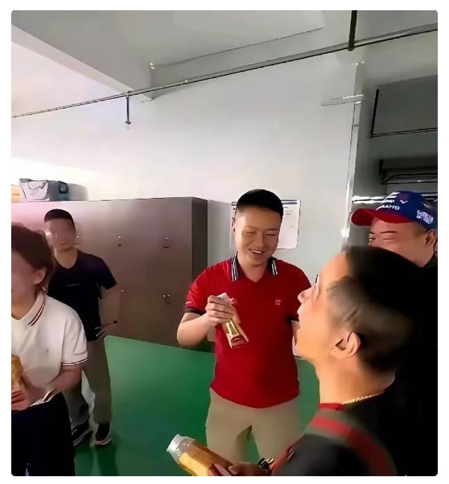 我有一种预感，东鹏这次市值蒸发二十亿，最难受的还真不是那个说错话的创始人，而