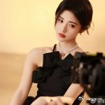 鞠婧祎走路姿势跟着穿搭变谁懂啊！鞠婧祎的走姿真的会跟着穿搭风格切换！穿西装时走