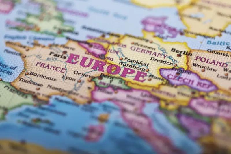 若欧洲抛售美债，连锁反应大概率会来。瑞典和丹麦养老基金已相继抛售美债，丹麦“学界