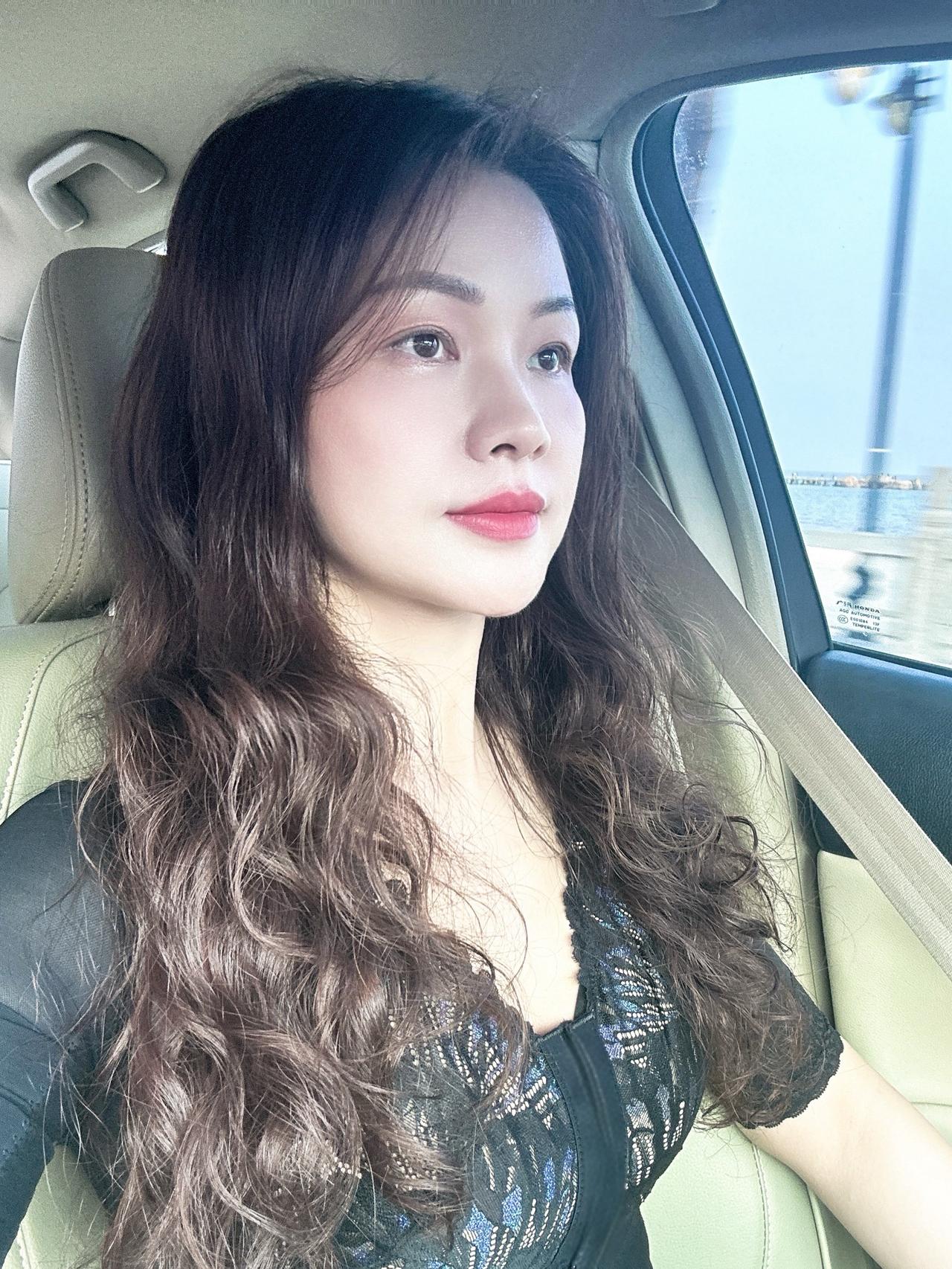 人到中年，渐渐懂得，最美的妆容，是从容；最精致的生活，是悦己。健康自在，眉眼温柔