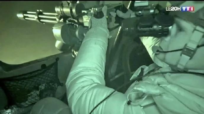 2月8日，据社交网站报道，乌克兰使用安一28型PZLM28民用飞机，在机舱门安装