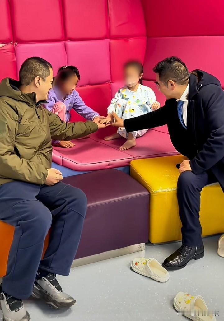 这张图足以回应对标哥的质疑了吧！前面有很多人因为标哥喊话李亚鹏，让王菲出来开演