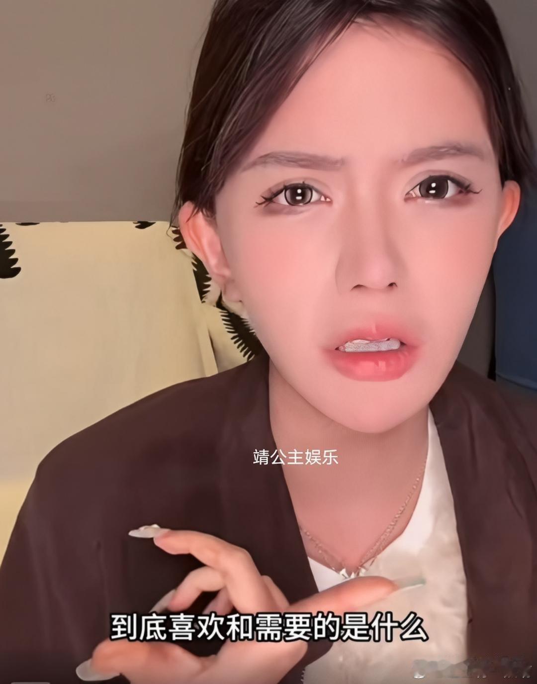 韩安冉自曝三段婚姻的结婚缘由。她坦言第一任小猪先生是自己的第三任对象，当年自己才19岁，年纪太小、心