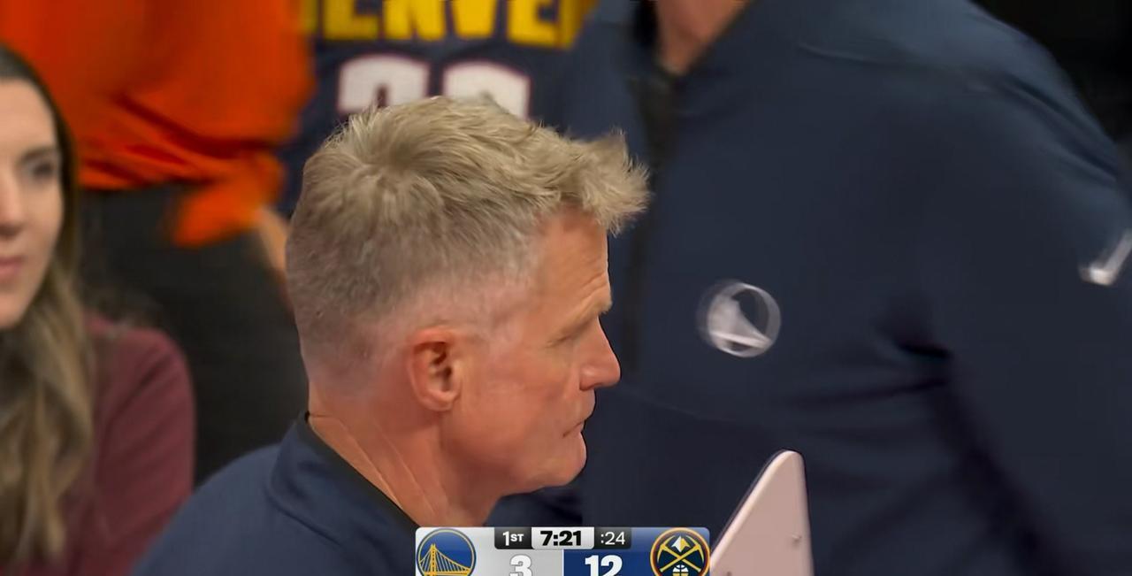 勇士主帅科尔真是大发雷霆！在今天勇士客场以104：129惨败于掘金的赛后采访中，