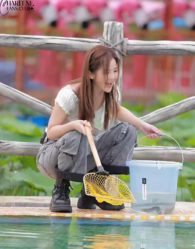 难怪郑中基当年那么喜欢她啊。