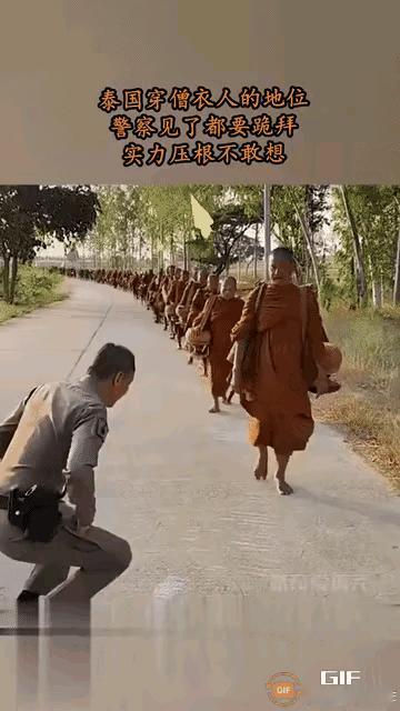 在这个国度，僧人的地位太高了，穿制服的人看到僧人过来，都要主动跪在地上，这确实让