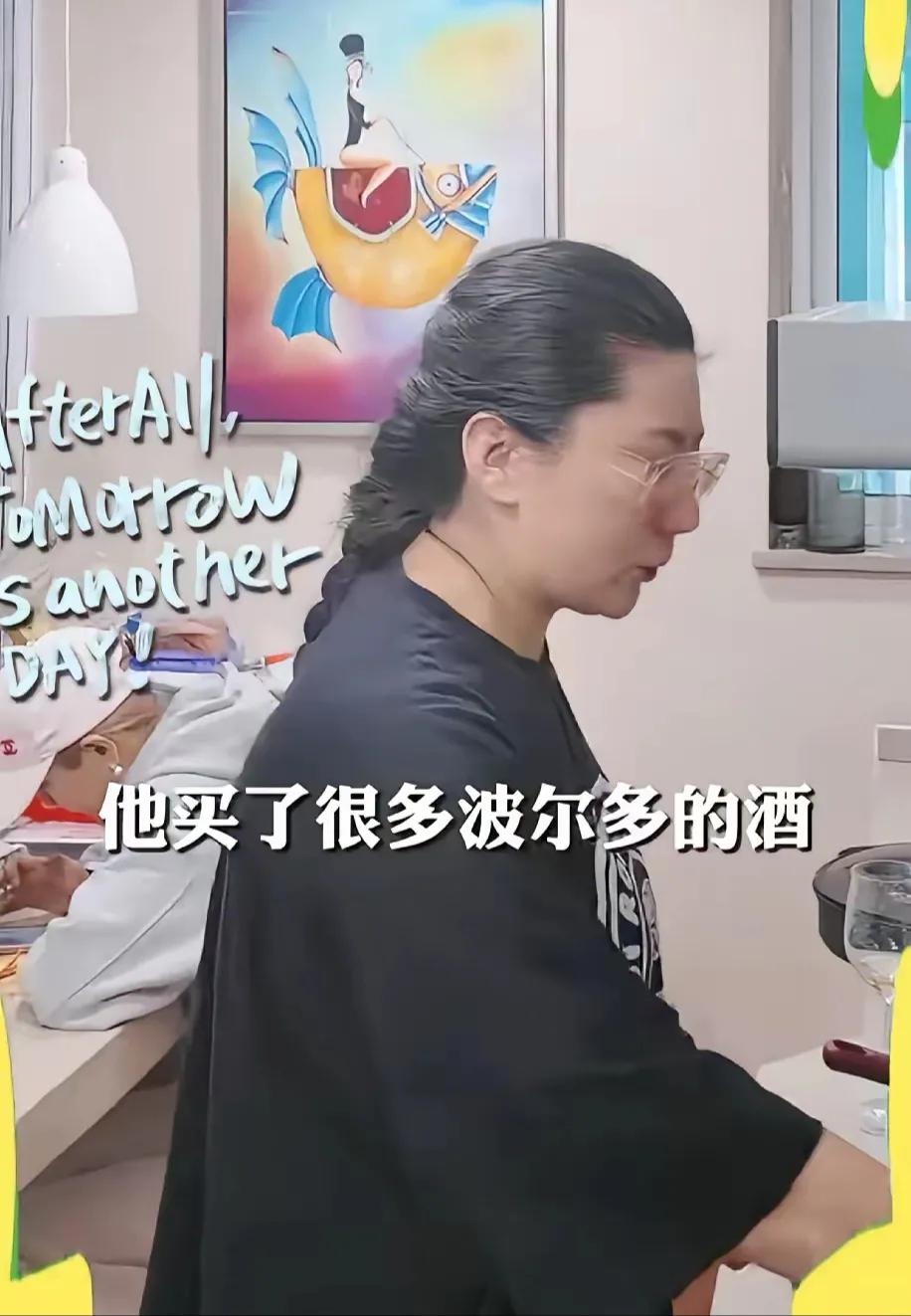 coco的侧身真的不太适合展示在大众的面前，看这虎背熊腰的，没有美感，也不让人觉