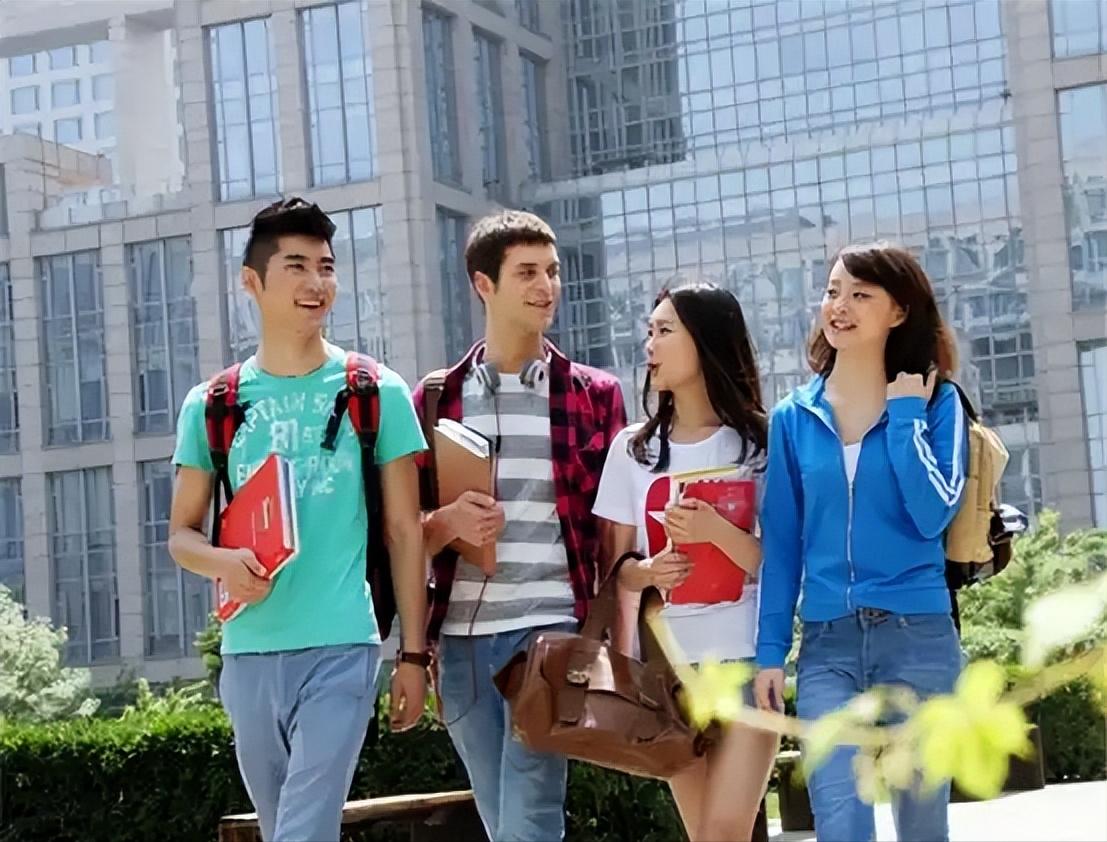 复旦大学钱文忠教授说：“年轻人一定要对钱有概念。一杯奶茶20块钱，相当于6瓶牛