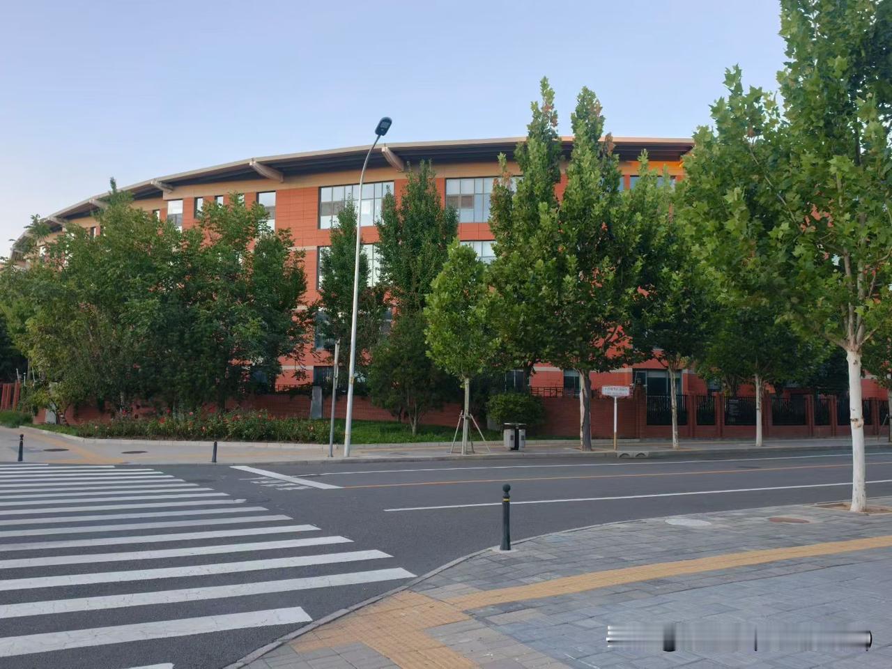 目前年线是小阴十字线，如果是沪指在盘整几个月，2027年上半年，再次月线级别拉
