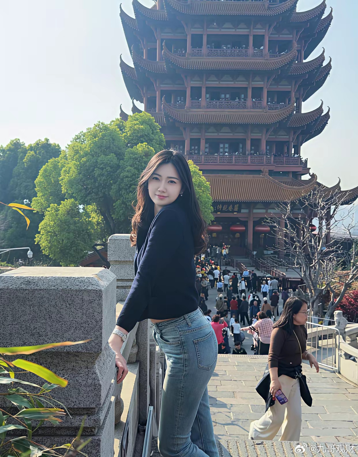 故人西辞黄鹤楼，下一句是什么？