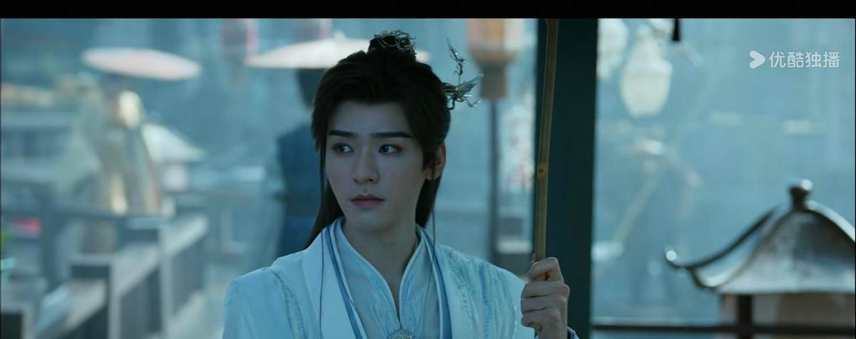 香一燃，命就定了。苏昌河没说话，苏暮雨也没动。可那缕烟，早把两人这辈子都烧穿