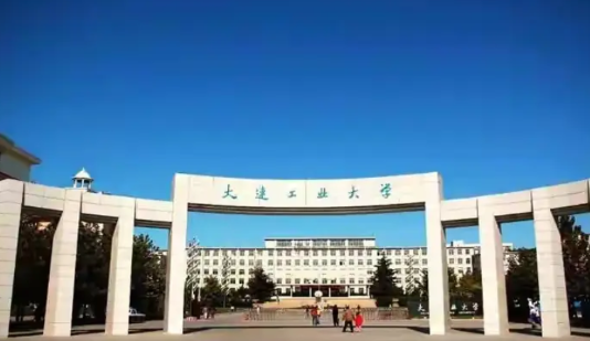 ——大连工业大学开除李姓学生的事情愈演愈烈，大V胡锡进继“不协调论”又抛出了“值