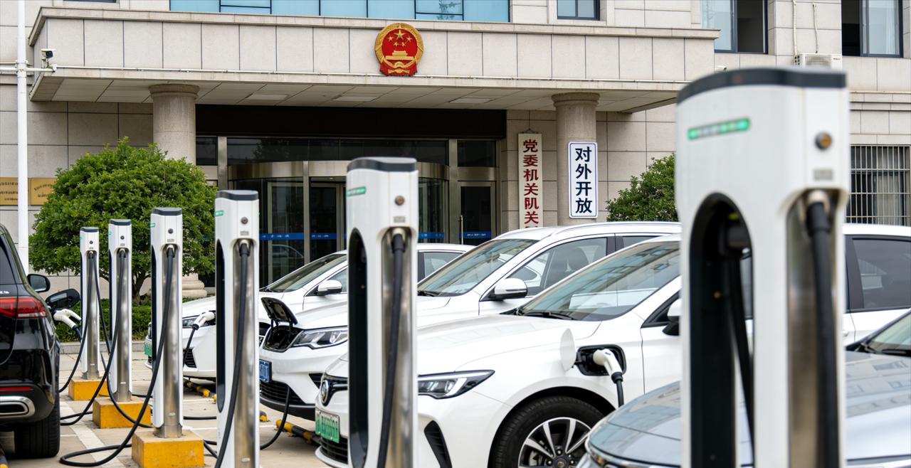 这次是真的下了“死命令”，没有任何讨价还价的余地。党政机关、公立学校、医院，甚