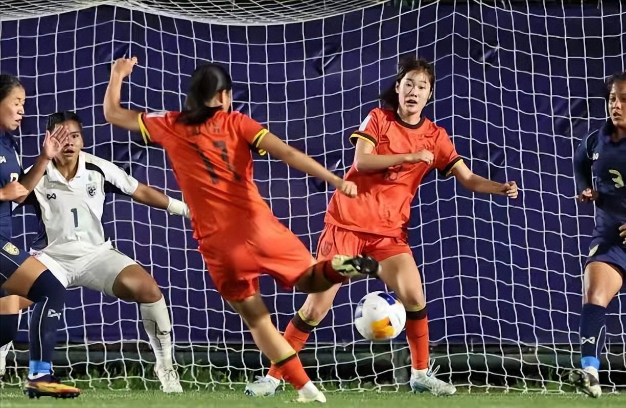 U17女足亚洲杯中国队6比0胜泰国队，以3战全胜的战绩挺进八强