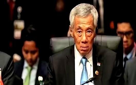 新加坡估计怎么也想不通。舒舒服服躺在马六甲海峡上收了几十年“过路费”，以为自己稳