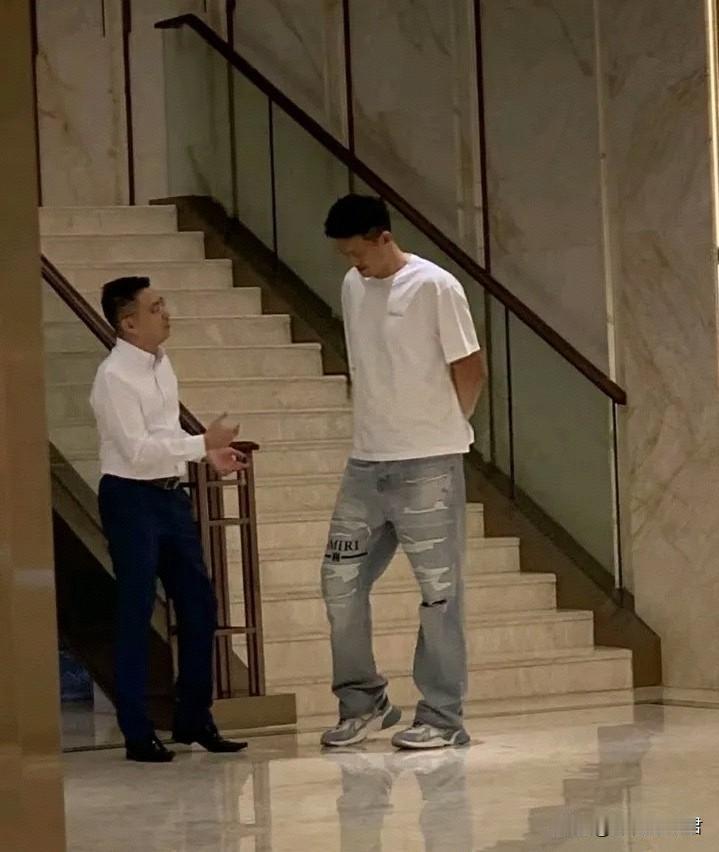 陈海涛请客吃饭！昨天晚上，陈海涛特意请客吃饭！在他的邀请下，不仅杜锋与朱芳雨前