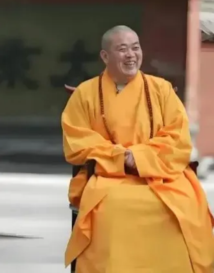 我表叔给少林寺送蔬菜了10多年，释永信被查之后，他才敢把这个真相说出来，