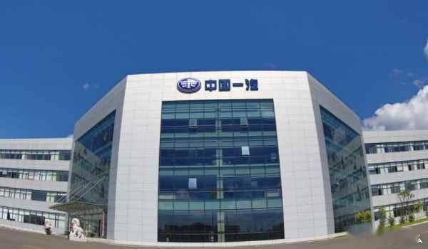 1月销量惨淡，传统车企各家是如何？上汽集团，他们一共交付了327,413台车，同