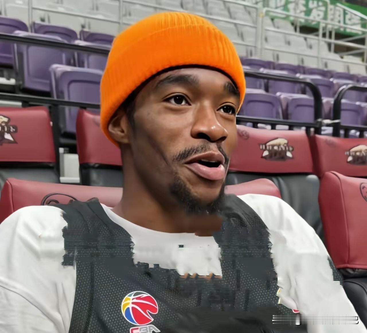 连萨姆纳也跟迪亚洛杠上了，迪亚洛前脚刚发生，对阵广东不惧怕肌肉对抗。后脚萨姆纳就