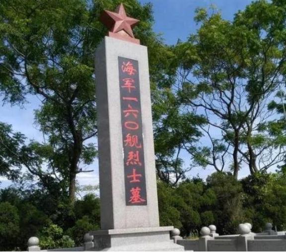 1978年3月9日，南海某军港，值班士兵听见分队长一声惨叫，大家赶到现场一看，正