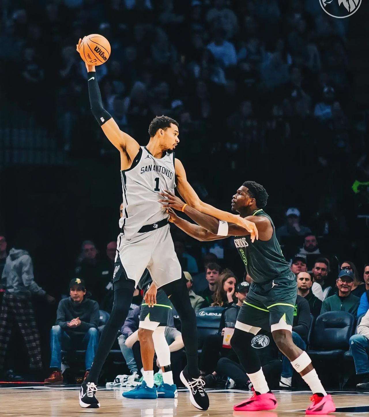 有一说一，今日爱德华兹和文班亚马同在一个级别！！爱德华兹：全场出战40分钟