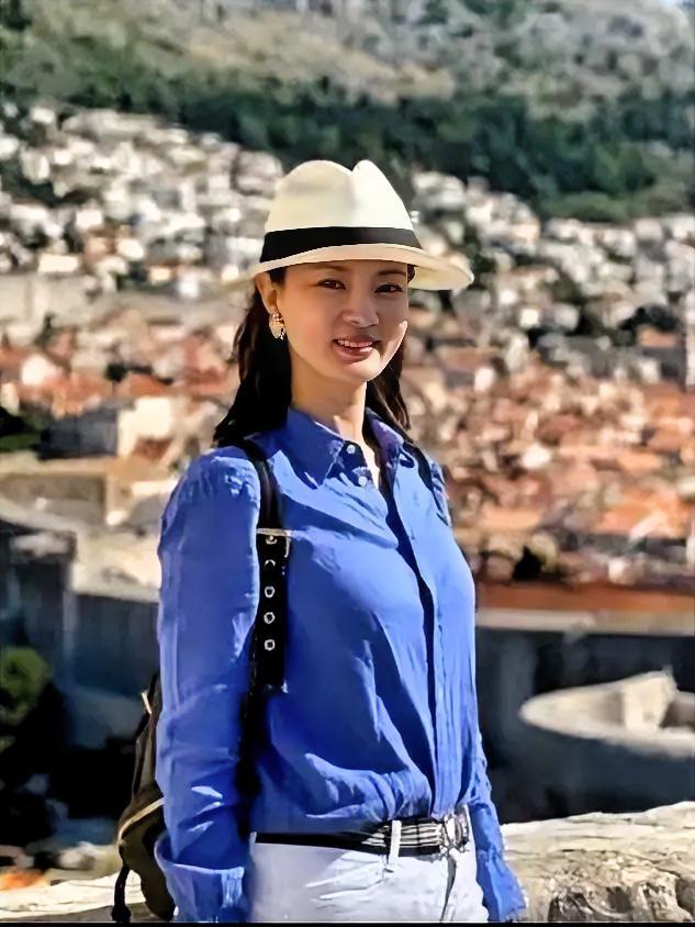 人间理想林诗音，是时候该放下了。从二十岁到六十岁，谁梦里没出现过她的身影？冰