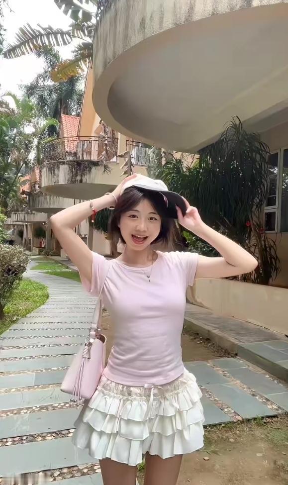 阳光明媚，出门散步去喽！