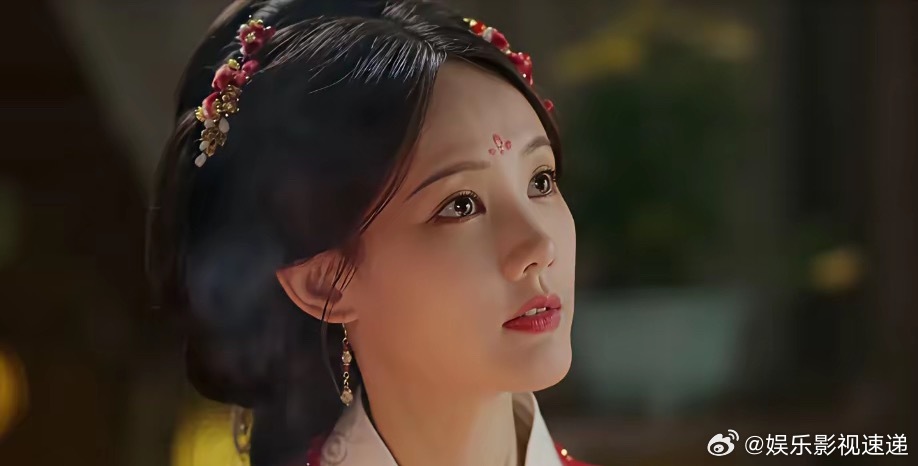 楞是被李一桐收服了起初看书卷一梦是觉得这剧妆造还不错男主是现在流量生刘宇宁又有话
