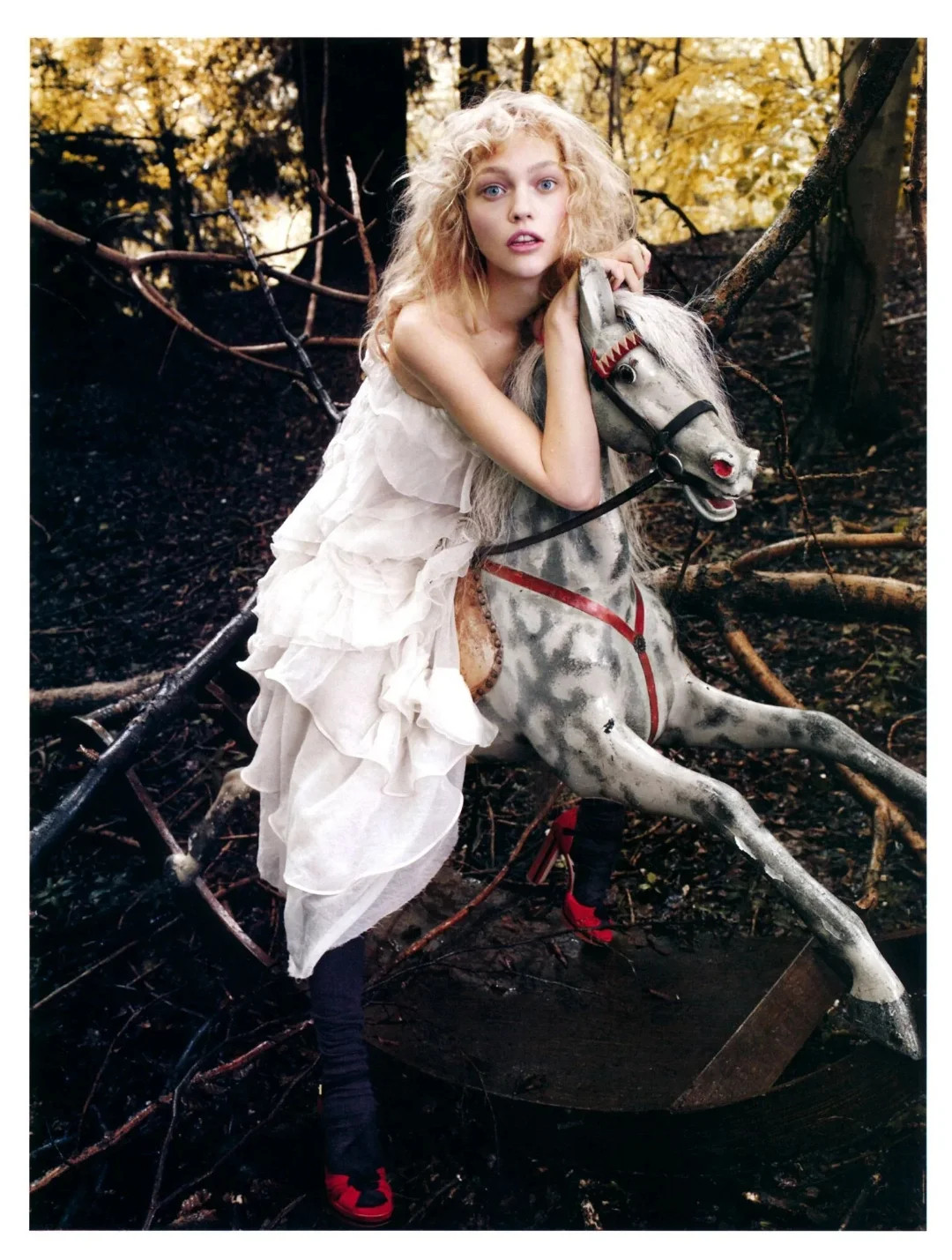 英国版《VOGUE》2007年12月刊时装大片：Sasha模特：SashaPi
