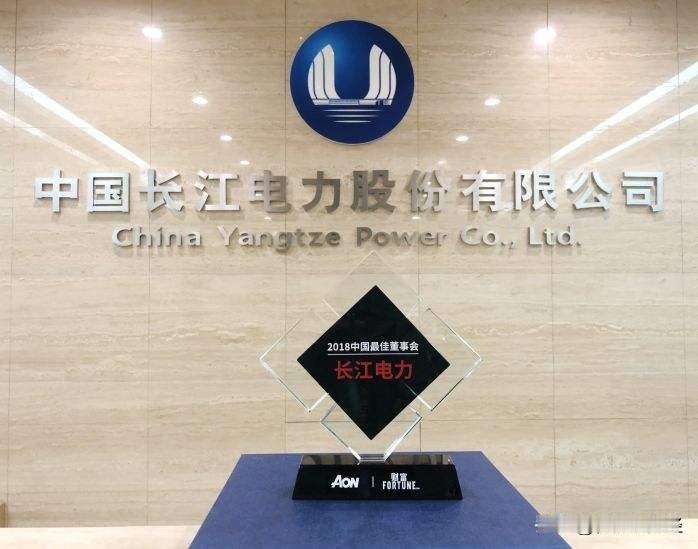 很多人不理解，长江电力近一月来的阴跌？其实很简单，散户太多了，根据一季报来看，长