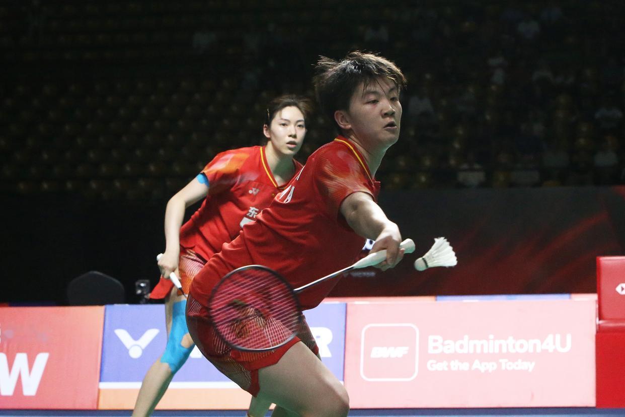 澳门赛首日，国羽新生代小将取得4胜1负战绩，4对女双全部晋级下一轮，女单小将徐文