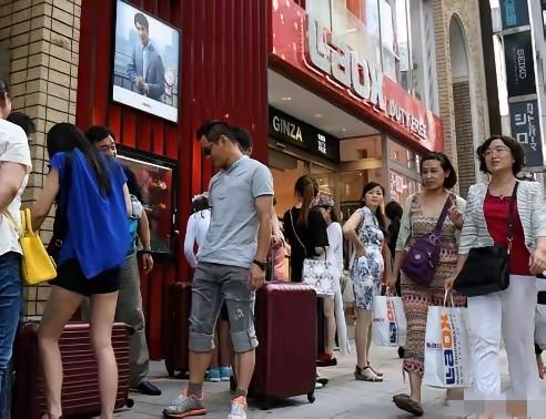 报应终于来了！殴打中国游客、禁止中国人进入、歧视中国游客，这些情况在国外屡见不鲜