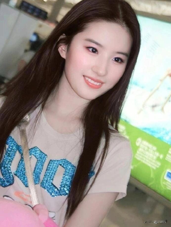 刘亦菲，清涩写真里的神仙颜。刘亦菲明星刘亦菲刘亦菲写真照刘亦菲​​