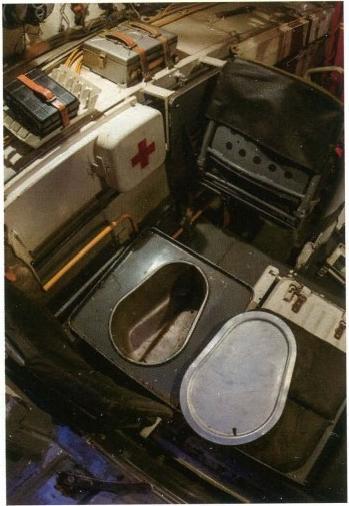 如果有茶炊，一切就非常完美了BMP-3，是唯三有厕所的步兵战车之一。BMP-