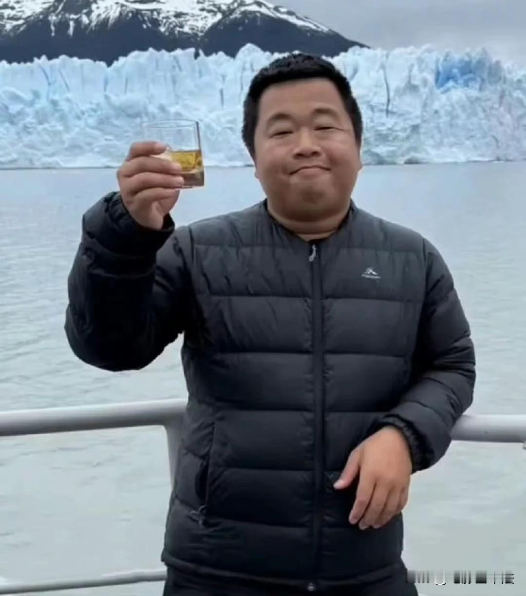 蓝战非犯了很多大忌，这就是他会被绑架的原因。第一，过于高调，过于炫耀；如果他