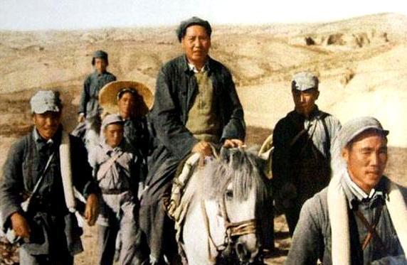 在解放战争时期，毛主席为什么要坚持转战陕北？他的卫士长李银桥说过，主要有两个原因