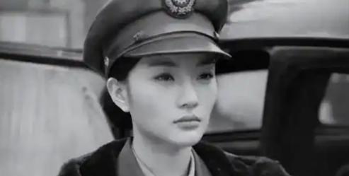 1978年，张春莲因经常买猪头肉，被举报，民警把她带走时，丈夫却愣了，张春莲说：