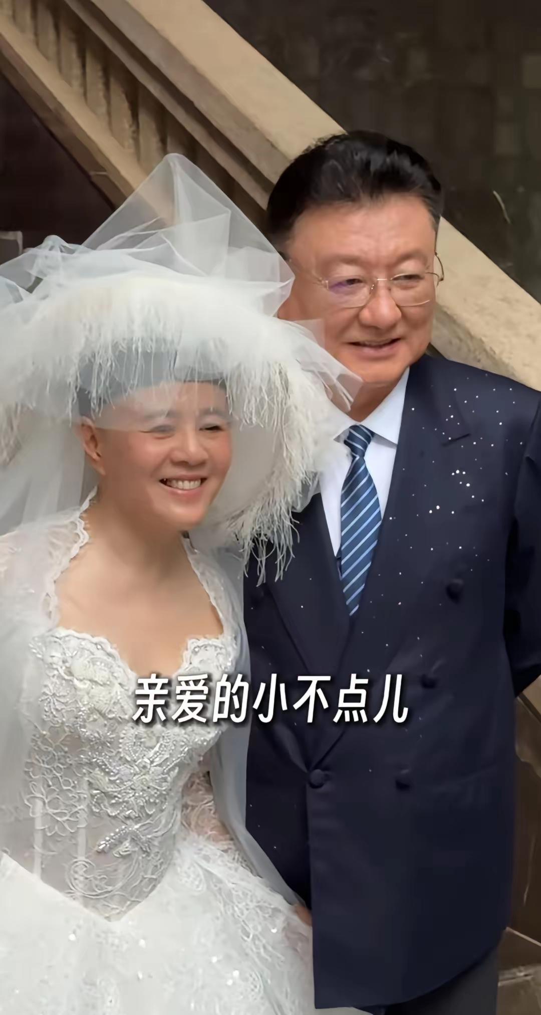 8月20日，金龟子迎来60岁生日，生日当天，夫妻二人同框亮相，画面温馨又幸福！
