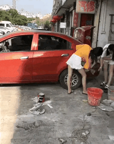 哎呀我去，正擦车呢，车咋还跑了呢[捂脸哭]
