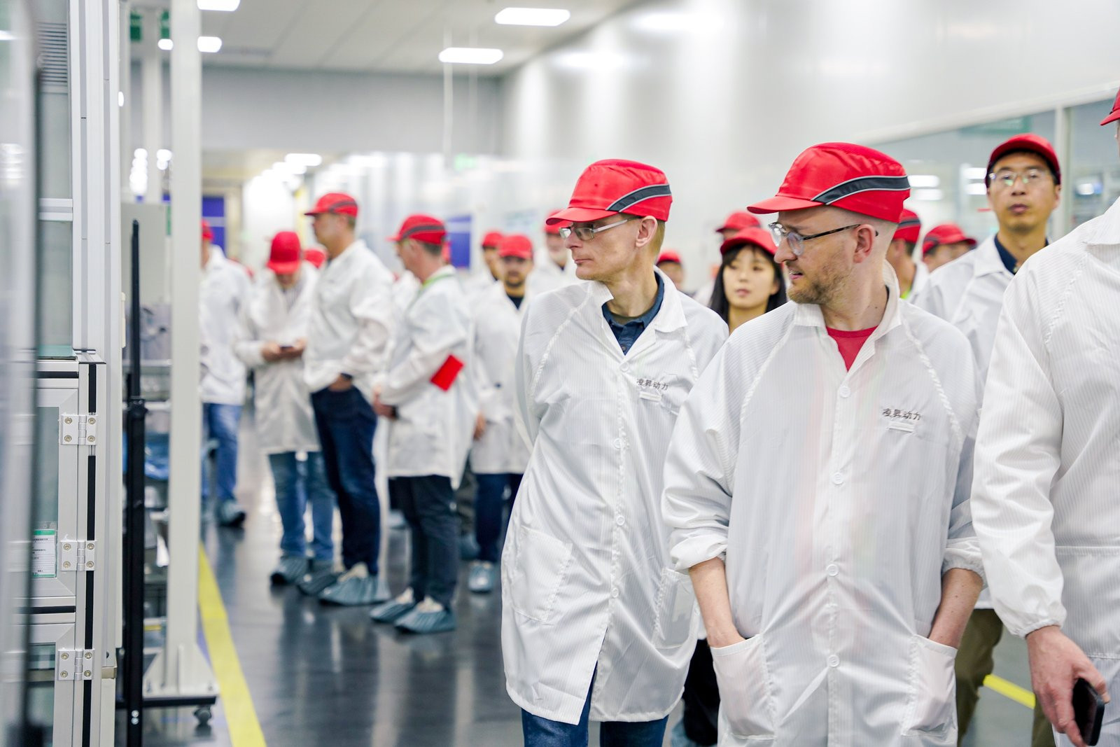 零跑在全球市场开启大步前进模式！外媒对“为什么中国能造出好而不贵的车”深感兴趣！