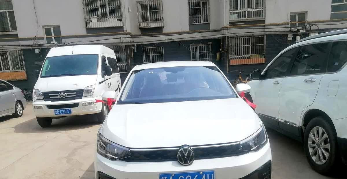 这次开车出趟远门，彻底坚定了自己当初选择买大众朗逸的正确性。现在开高速可