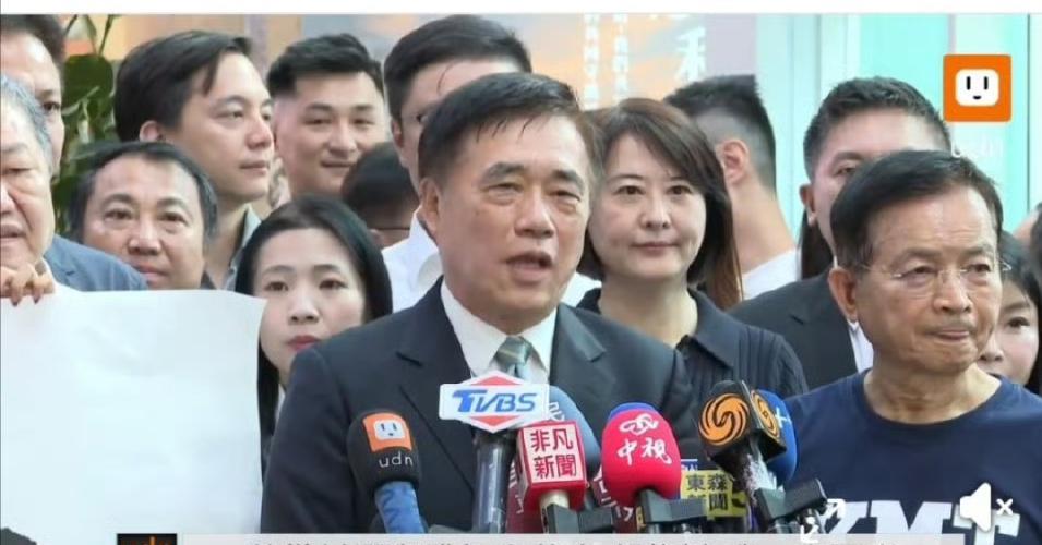 说好了要支持罗智强，结果又都跑到郝龙斌那里了！原来支持罗智强是为了鼓励他，为了情