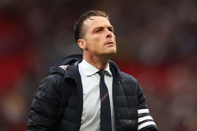 伯恩利主帅帕克已经下课，其实伯恩利已确定降级，这时解雇帕克意义不大，在联赛还剩4