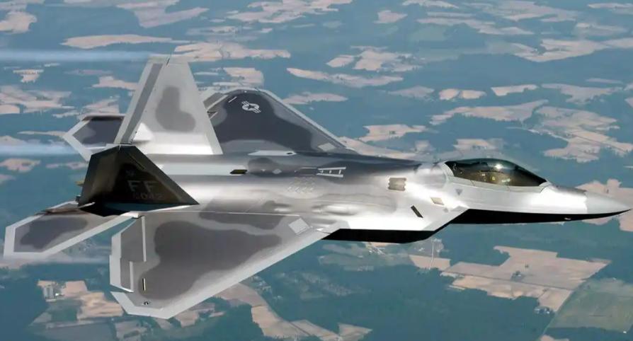 美突然发现：歼-36根本不是战斗机，而是战轰机！第三岛链危险了之前美军盯着