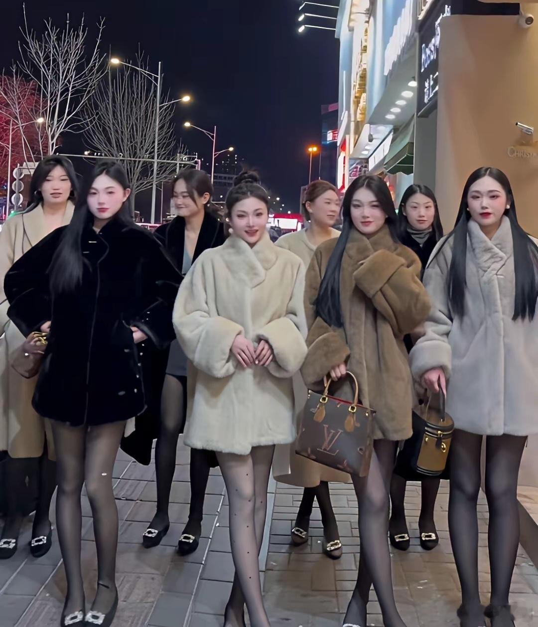 遇上她们怎么打招呼才得体？