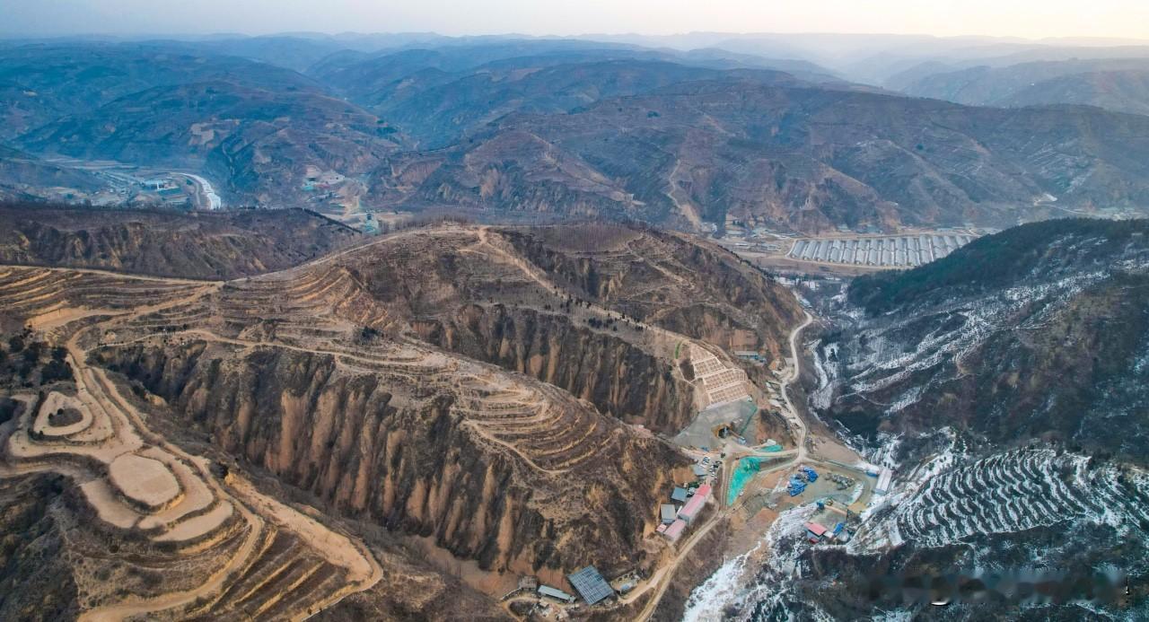 陕北高铁建设再迎高光时刻！1月27日延榆高铁金家沟隧道顺利贯通，这可是延安段首座