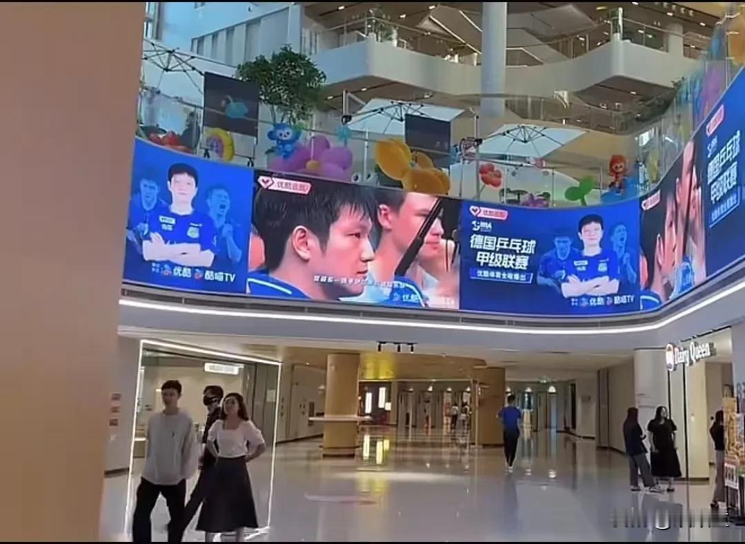 樊振东着实令人惊喜，与之合作的品牌对他的支持，可谓是呵护备至。先是与之合作代
