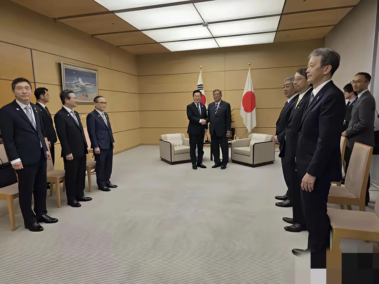 亚洲最没骨气的国家，日本侵略最严重的国家，九三在即，竟然卑躬屈膝去上贡九三抗