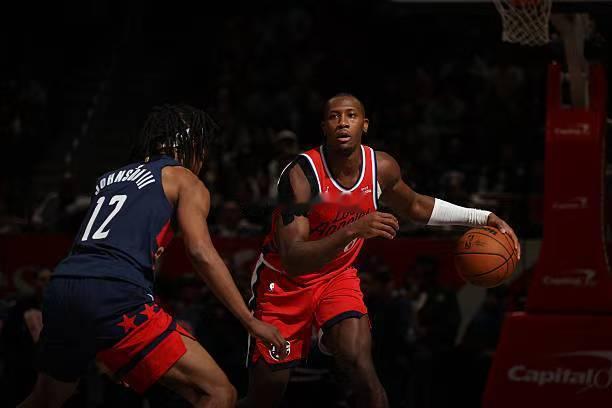 克里斯-邓恩应该是一名被严重低估了的球员，他在场上的的作用非常关键，要比他的数据