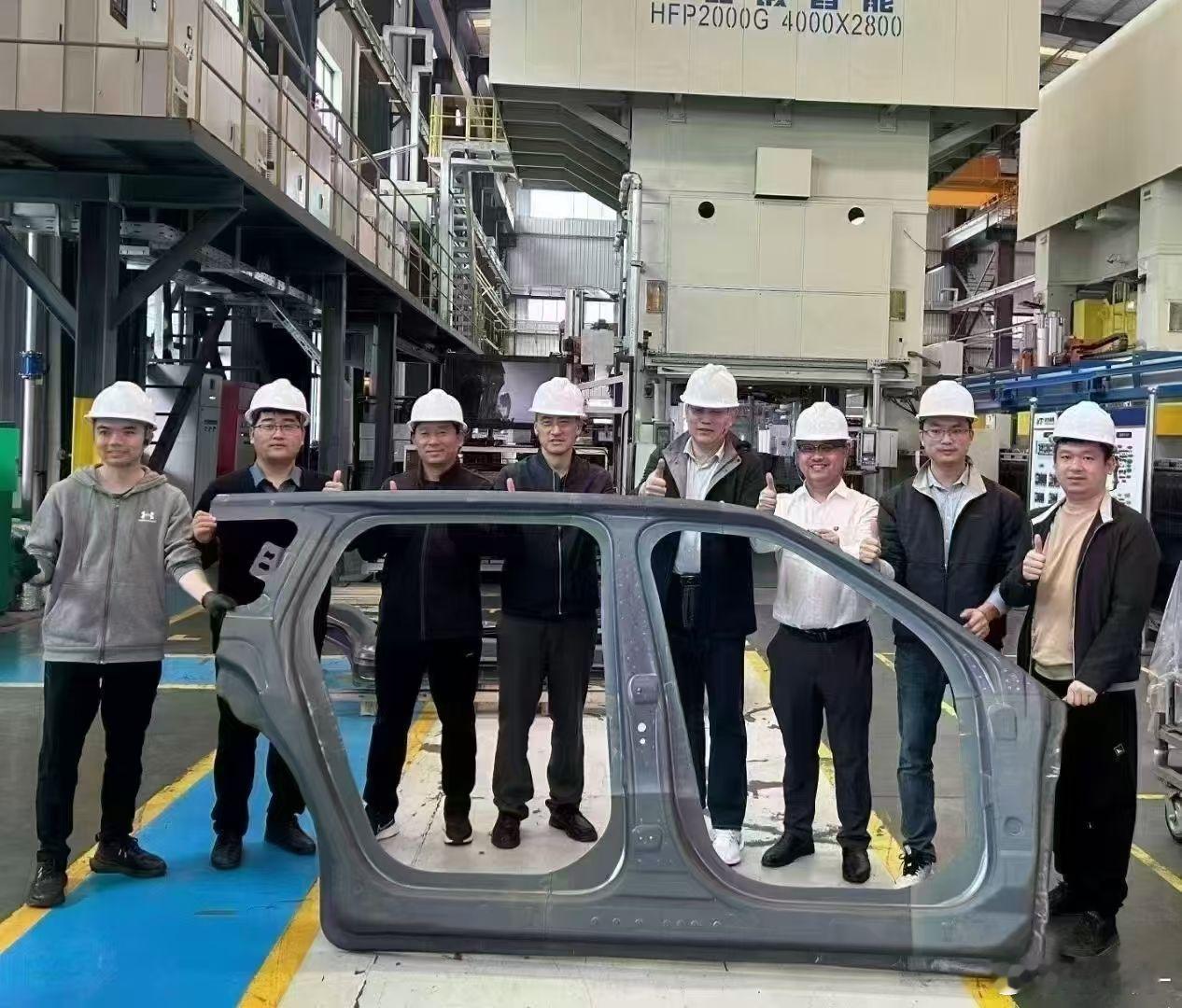 一体热成型双门环，国内目前有3台量产：银河M9、领克900、埃安UT​​​